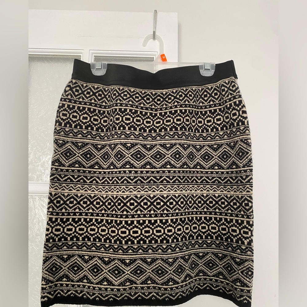 Knitted Skirt between mini/midi